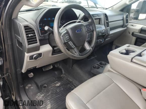 2017 Ford F-250 XLT z VIN 1FTBF2B66HEB45482, wystawiony jako Copart lot #81255655 z przebiegiem 97 754 mil mil oraz Szkoda całkowita • Salvage title. Historia ofert i sprzedaży dostępna na DreamBid. Obrazek 8.