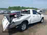 2018 Ram 1500 SLT z VIN 1C6RR6GG5JS119341, wystawiony jako IAAI lot #42445806 z przebiegiem 244 517 mil mil oraz . Historia ofert i sprzedaży dostępna na DreamBid. Obrazek 4.