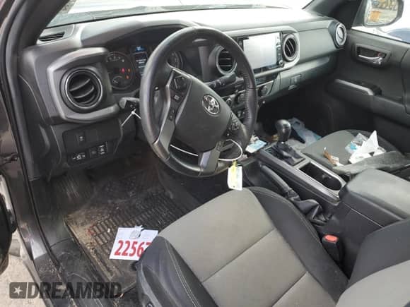 2023 Toyota Tacoma SR z VIN 3TYCZ5AN2PT126947, wystawiony jako Copart lot #70491195 z przebiegiem 69 236 mil mil oraz Szkoda całkowita • Salvage title. Historia ofert i sprzedaży dostępna na DreamBid. Obrazek 8.
