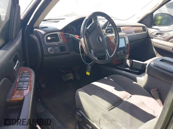 2009 Chevrolet Tahoe 2LT with VIN 1GNEC23319R299092, listed as a IAAI auction lot 42264628 with 194,186 mi miles and . Bid and sale history available at DreamBid. Image 5.