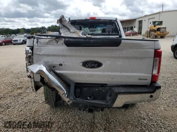 2017 Ford F-250 XLT с VIN 1FT7X2B66HEE28712, выставлен на аукционе Copart как лот 68339285 с пробегом 119 238 миль миль и Списание • Salvage title. История ставок и продаж доступна на DreamBid. Изображение 6.