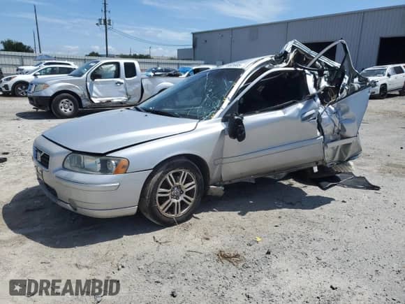 2008 Volvo S60 2.5T с VIN YV1RH592682676058, выставлен на аукционе Copart как лот 71983685 с пробегом Не указан миль и На запчасти • Non repairable. История ставок и продаж доступна на DreamBid. Изображение 1.
