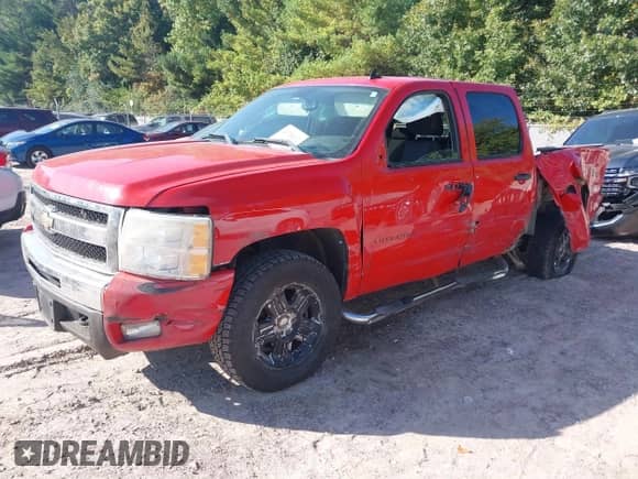 2011 Chevrolet Silverado 1500 LT z VIN 3GCPKSE33BG218147, wystawiony jako IAAI lot #43324112 z przebiegiem 83 575 mil mil oraz . Historia ofert i sprzedaży dostępna na DreamBid. Obrazek 2.