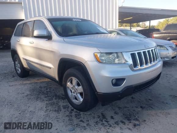 2012 Jeep Grand Cherokee Laredo z VIN 1C4RJEAG9CC167487, wystawiony jako IAAI lot #43444749 z przebiegiem 239 854 mil mil oraz . Historia ofert i sprzedaży dostępna na DreamBid. Obrazek 1.