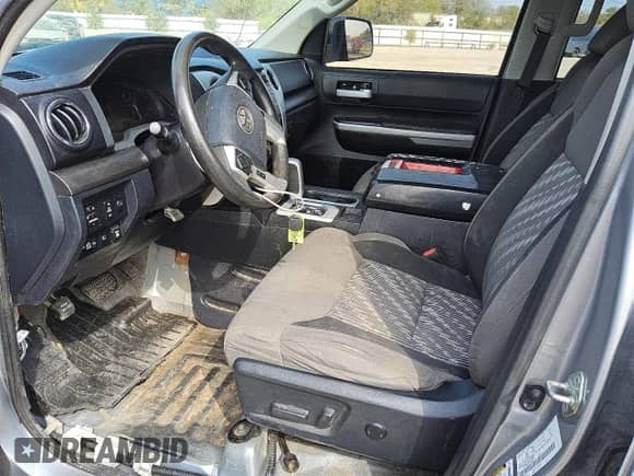 2019 Toyota Tundra SR5 z VIN 5TFDW5F1XKX856218, wystawiony jako Copart lot #86442695 z przebiegiem 65 348 mil mil oraz Czysty tytuł • Clean title. Historia ofert i sprzedaży dostępna na DreamBid. Obrazek 7.