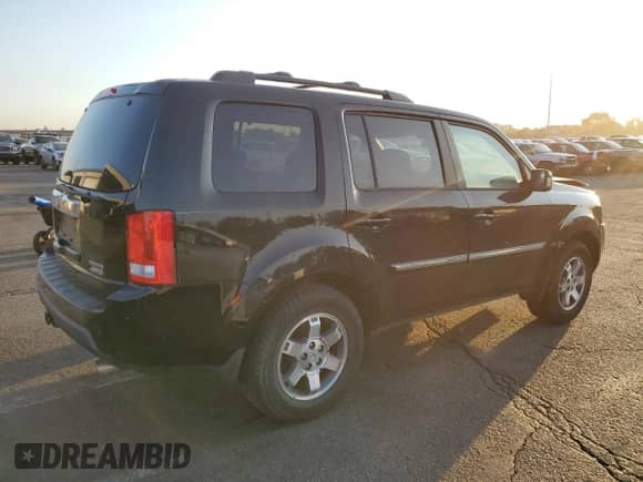 2010 Honda Pilot Touring with VIN 5FNYF4H87AB038749, listed as a Copart auction lot 69882305 with 141,496 mi miles and Salvage title. Bid and sale history available at DreamBid. Image 3.