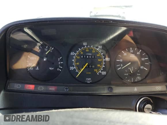 1984 Mercedes-Benz 300 D с VIN WDBAB33A1EA106820, выставлен на аукционе Copart как лот 84257695 с пробегом 414 000 миль миль и Чистый • Clean title. История ставок и продаж доступна на DreamBid. Изображение 9.