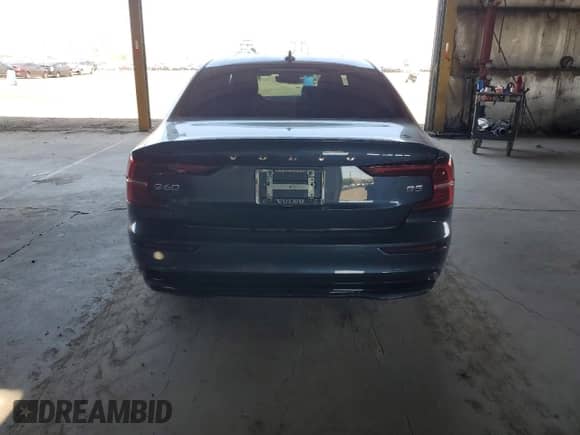 2024 Volvo S60 Plus Dark Theme z VIN 7JRL12FL8RG299301, wystawiony jako Copart lot #67400825 z przebiegiem Nie podano mil oraz Szkoda całkowita • Salvage title. Historia ofert i sprzedaży dostępna na DreamBid. Obrazek 6.