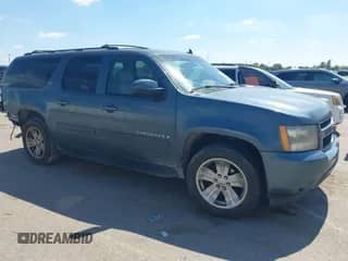 2009 Chevrolet Suburban 1LT z VIN 1GNFC26019J107903, wystawiony jako IAAI lot #43309738 z przebiegiem 228 930 mil mil oraz . Historia ofert i sprzedaży dostępna na DreamBid. Obrazek 1.