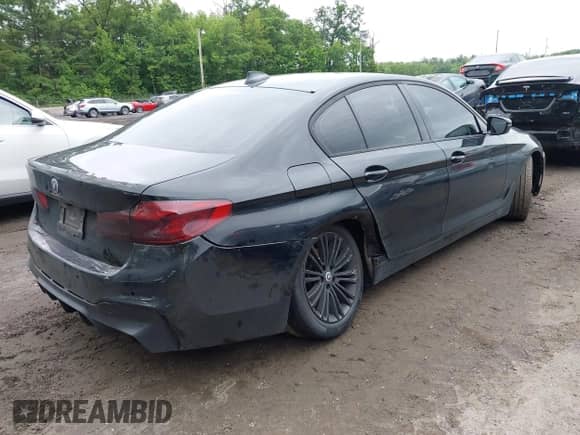 2019 BMW 5 Series 530e xDrive z VIN WBAJB1C51KB375850, wystawiony jako IAAI lot #42375948 z przebiegiem 70 680 mil mil oraz . Historia ofert i sprzedaży dostępna na DreamBid. Obrazek 4.