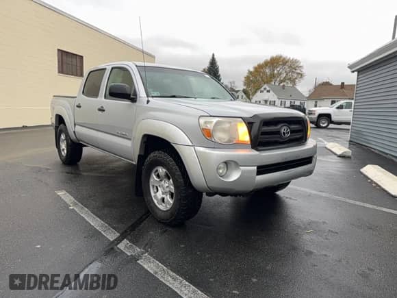2011 Toyota Tacoma z VIN 3TMLU4EN4BM056696, wystawiony jako Copart lot #91099915 z przebiegiem 287 736 mil mil oraz Czysty tytuł • Clean title. Historia ofert i sprzedaży dostępna na DreamBid. Obrazek 1.