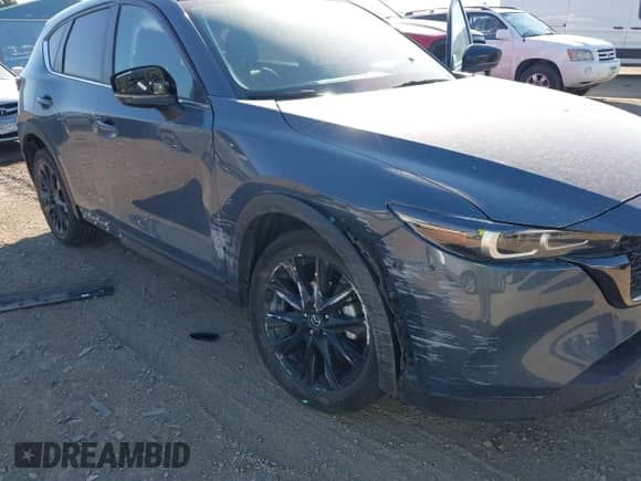 2025 Mazda CX-5 S Carbon Edition z VIN JM3KFBCM8S0587267, wystawiony jako IAAI lot #43018737 z przebiegiem 19 192 mil mil oraz . Historia ofert i sprzedaży dostępna na DreamBid. Obrazek 6.
