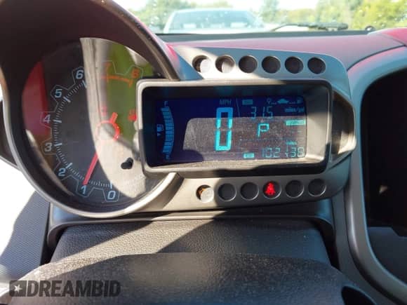 2015 Chevrolet Sonic LT с VIN 1G1JC5SH5F4140678, выставлен на аукционе IAAI как лот 43140952 с пробегом 102 138 миль миль и . История ставок и продаж доступна на DreamBid. Изображение 7.