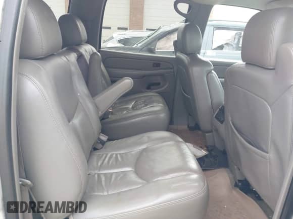 2005 Chevrolet Suburban LT with VIN 3GNEC16Z05G221875, listed as a IAAI auction lot 41723132 with 253,542 mi miles and . Bid and sale history available at DreamBid. Image 8.