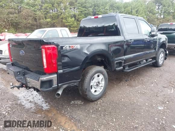 2026 Ford F-250 XL with VIN 1FT7W2BN6TEC24382, listed as a IAAI auction lot 43566771 with 451 mi miles and . Bid and sale history available at DreamBid. Image 4.