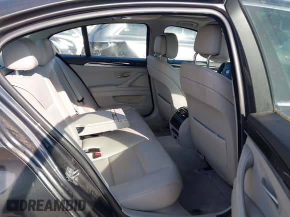 2012 BMW 5 Series 528i xDrive с VIN WBAXH5C58CDW06295, выставлен на аукционе IAAI как лот 43260107 с пробегом 150 804 миль миль и . История ставок и продаж доступна на DreamBid. Изображение 8.