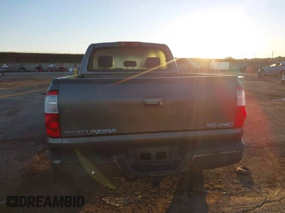2004 Toyota Tundra Limited с VIN 5TBDT48114S438633, выставлен на аукционе IAAI как лот 43485878 с пробегом 245 296 миль миль и . История ставок и продаж доступна на DreamBid. Изображение 16.