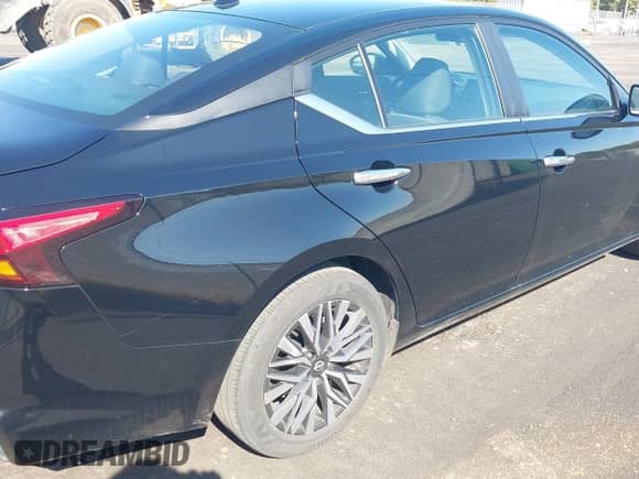 2024 Nissan Altima SV z VIN 1N4BL4DVXRN430640, wystawiony jako IAAI lot #43475733 z przebiegiem 41 825 mil mil oraz . Historia ofert i sprzedaży dostępna na DreamBid. Obrazek 6.