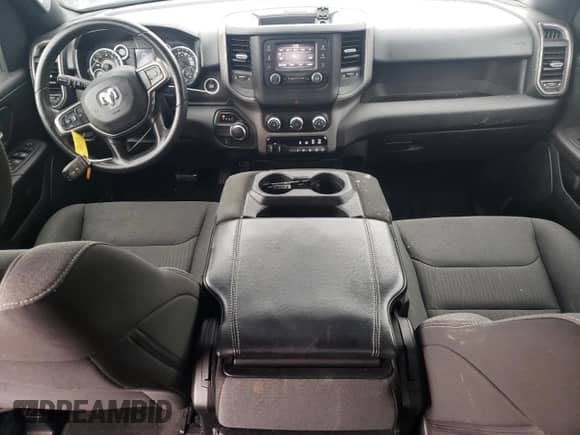 2022 Ram 1500 Tradesman z VIN 1C6RREGG1NN211562, wystawiony jako Copart lot #68348895 z przebiegiem 87 491 mil mil oraz Szkoda całkowita • Salvage title. Historia ofert i sprzedaży dostępna na DreamBid. Obrazek 8.