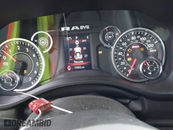 2024 Ram 1500 Big Horn z VIN 1C6SRFFT6RN115065, wystawiony jako IAAI lot #41997639 z przebiegiem 15 453 mil mil oraz . Historia ofert i sprzedaży dostępna na DreamBid. Obrazek 7.