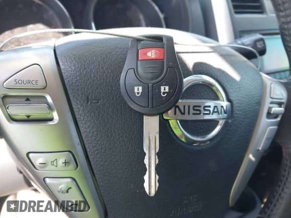 2014 Nissan Note SV z VIN 3N1CE2CP2EL379602, wystawiony jako IAAI lot #43354025 z przebiegiem 101 361 mil mil oraz . Historia ofert i sprzedaży dostępna na DreamBid. Obrazek 11.