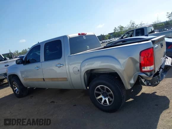 2007 GMC Sierra 1500 SLE1 z VIN 3GTEC13C47G522872, wystawiony jako IAAI lot #42220702 z przebiegiem 109 543 mil mil oraz . Historia ofert i sprzedaży dostępna na DreamBid. Obrazek 14.