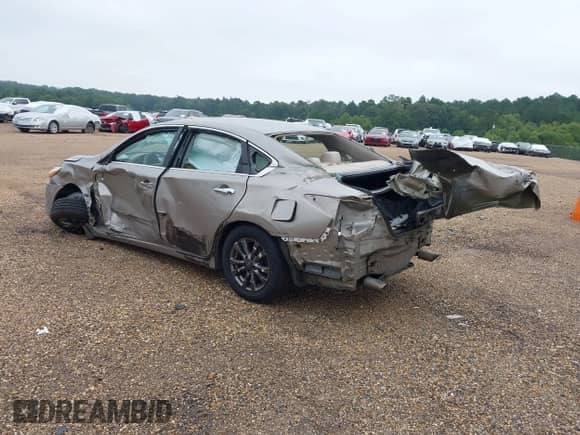 2015 Nissan Altima SL with VIN 1N4AL3AP7FN355158, listed as a IAAI auction lot 42781074 with 246,659 mi miles and . Bid and sale history available at DreamBid. Image 3.