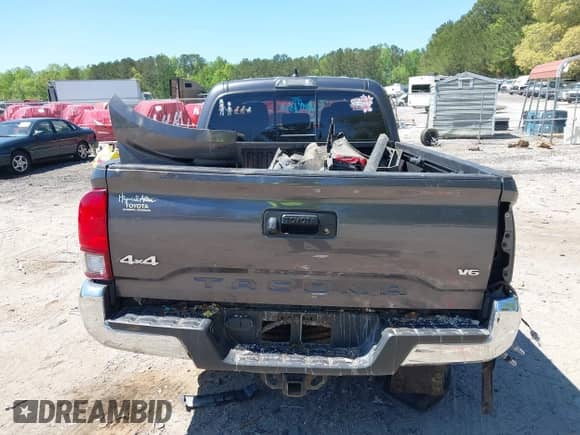2021 Toyota Tacoma SR5 z VIN 5TFDZ5BN6MX059581, wystawiony jako IAAI lot #42051740 z przebiegiem 65 399 mil mil oraz . Historia ofert i sprzedaży dostępna na DreamBid. Obrazek 17.