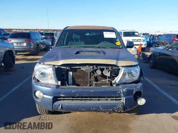2007 Toyota Tacoma PreRunner z VIN 5TEKU72N37Z438357, wystawiony jako IAAI lot #43549022 z przebiegiem 185 868 mil mil oraz . Historia ofert i sprzedaży dostępna na DreamBid. Obrazek 6.