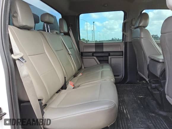 2018 Ford F-250 XL z VIN 1FT7W2A67JEC45748, wystawiony jako Copart lot #54447895 z przebiegiem 189 511 mil mil oraz Czysty tytuł • Clean title. Historia ofert i sprzedaży dostępna na DreamBid. Obrazek 10.