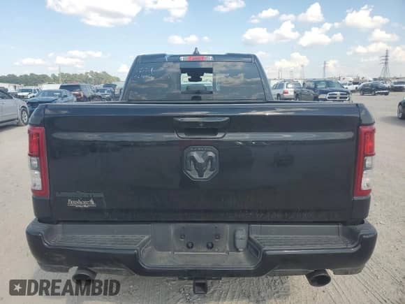 2023 Ram 1500 Big Horn z VIN 1C6RREBT6PN545366, wystawiony jako Copart lot #71802624 z przebiegiem Nie podano mil oraz Szkoda całkowita • Salvage title. Historia ofert i sprzedaży dostępna na DreamBid. Obrazek 6.