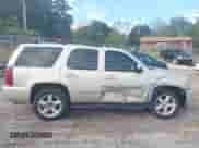2007 Chevrolet Tahoe LTZ z VIN 1GNFK13097R108670, wystawiony jako IAAI lot #43330922 z przebiegiem 300 850 mil mil oraz . Historia ofert i sprzedaży dostępna na DreamBid. Obrazek 14.