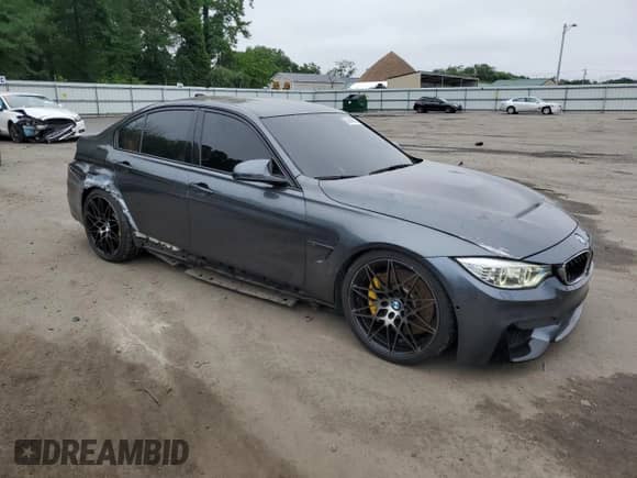 2017 BMW M3 z VIN WBS8M9C37H5G86176, wystawiony jako Copart lot #61449215 z przebiegiem 71 108 mil mil oraz Szkoda całkowita • Salvage title. Historia ofert i sprzedaży dostępna na DreamBid. Obrazek 4.