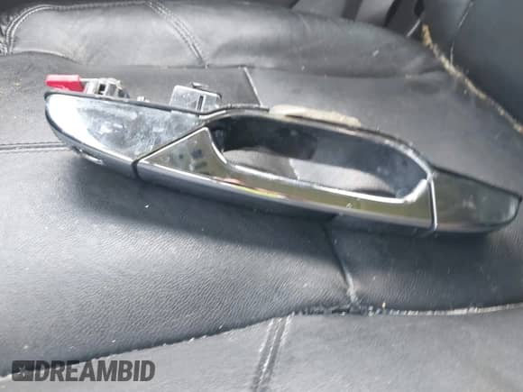 2007 Chevrolet Suburban LTZ with VIN 1GNFK16Y27R357071, listed as a IAAI auction lot 43466476 with 222,682 mi miles and . Bid and sale history available at DreamBid. Image 12.