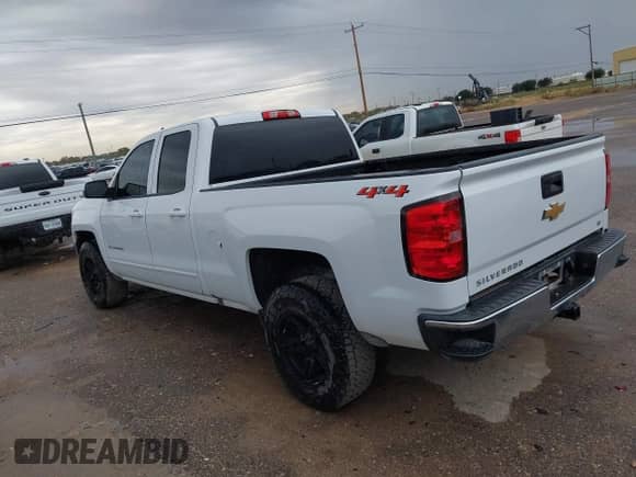 2018 Chevrolet Silverado 1500 LT z VIN 1GCVKREC7JZ352304, wystawiony jako IAAI lot #43422173 z przebiegiem 169 254 mil mil oraz . Historia ofert i sprzedaży dostępna na DreamBid. Obrazek 14.