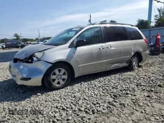 2010 Toyota Sienna CE z VIN 5TDKK4CC4AS329167, wystawiony jako Copart lot #80783565 z przebiegiem 120 600 mil mil oraz Szkoda całkowita • Salvage title. Historia ofert i sprzedaży dostępna na DreamBid. Obrazek 1.