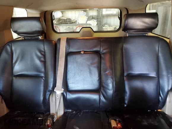 2007 Chevrolet Tahoe LTZ z VIN 1GNFC13J77R202004, wystawiony jako Copart lot #82496575 z przebiegiem Nie podano mil oraz Czysty tytuł • Clean title. Historia ofert i sprzedaży dostępna na DreamBid. Obrazek 10.