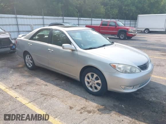 2005 Toyota Camry LE with VIN 4T1BF30K95U618245, listed as a IAAI auction lot 42884700 with 260,636 mi miles and . Bid and sale history available at DreamBid. Image 1.