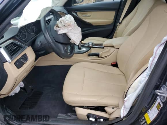 2017 BMW 3 Series 320i xDrive z VIN WBA8E5G36HNU42553, wystawiony jako Copart lot #69814595 z przebiegiem 131 107 mil mil oraz Szkoda całkowita • Salvage title. Historia ofert i sprzedaży dostępna na DreamBid. Obrazek 7.