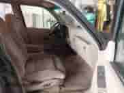 1993 Ford Explorer Eddie Bauer z VIN 1FMDU32X3PUB33030, wystawiony jako IAAI lot #41764122 z przebiegiem 48 097 mil mil oraz . Historia ofert i sprzedaży dostępna na DreamBid. Obrazek 5.