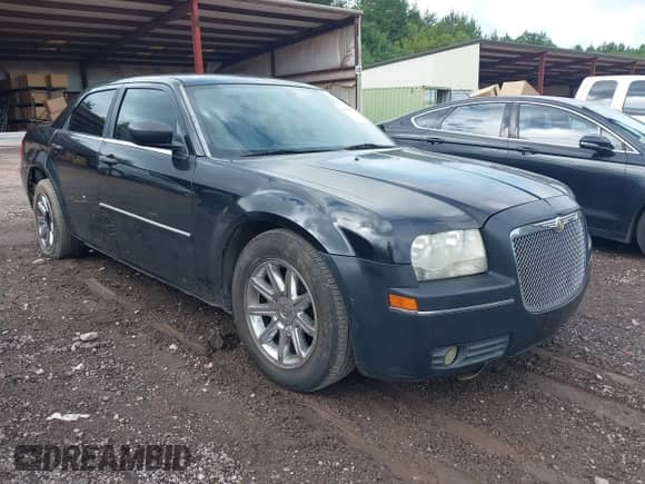 2007 Chrysler 300 Touring с VIN 2C3KA53G17H877702, выставлен на аукционе IAAI как лот 42991971 с пробегом 179 780 миль миль и . История ставок и продаж доступна на DreamBid. Изображение 1.