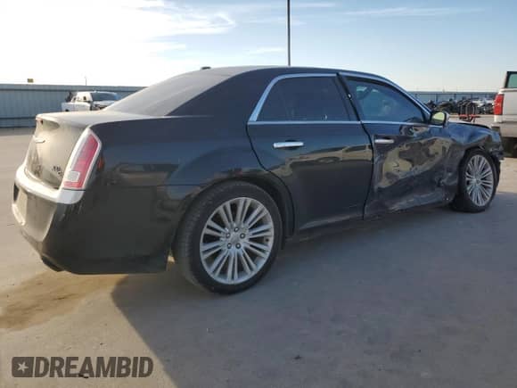 2014 Chrysler 300 C John Varvatos Luxury Edition с VIN 2C3CCADG1EH303863, выставлен на аукционе Copart как лот 87697235 с пробегом 101 877 миль миль и Списание • Salvage title. История ставок и продаж доступна на DreamBid. Изображение 3.