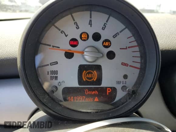 2011 MINI Hardtop with VIN WMWSU3C59BT251488, listed as a Copart auction lot 59236285 with 141,997 mi miles and Clean title. Bid and sale history available at DreamBid. Image 9.