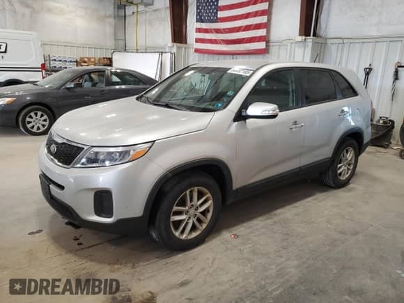 2014 Kia Sorento LX с VIN 5XYKT3A65EG540384, выставлен на аукционе Copart как лот 84482105 с пробегом 109 919 миль миль и Чистый • Clean title. История ставок и продаж доступна на DreamBid. Изображение 1.