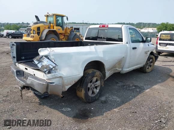 2019 Ram 1500 Tradesman z VIN 3C6JR6DT8KG537254, wystawiony jako IAAI lot #42417518 z przebiegiem 113 491 mil mil oraz . Historia ofert i sprzedaży dostępna na DreamBid. Obrazek 4.