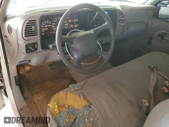 1998 GMC Sierra 1500 z VIN 1GTEC14M6WZ850008, wystawiony jako Copart lot #68911324 z przebiegiem 110 409 mil mil oraz Szkoda całkowita • Salvage title. Historia ofert i sprzedaży dostępna na DreamBid. Obrazek 8.