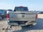 2013 Ram 1500 Big Horn z VIN 1C6RR7LT5DS621215, wystawiony jako IAAI lot #42881419 z przebiegiem 251 070 mil mil oraz . Historia ofert i sprzedaży dostępna na DreamBid. Obrazek 16.