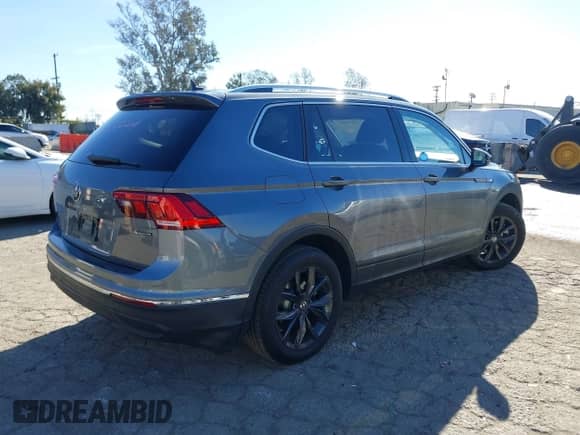 2024 Volkswagen Tiguan SE с VIN 3VVMB7AX5RM085087, выставлен на аукционе IAAI как лот 41320517 с пробегом 19 307 миль миль и . История ставок и продаж доступна на DreamBid. Изображение 4.