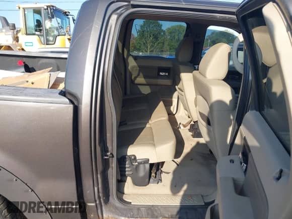 2007 Ford F-150 XLT с VIN 1FTPW14V87FB32049, выставлен на аукционе IAAI как лот 43242849 с пробегом Не указан миль и . История ставок и продаж доступна на DreamBid. Изображение 8.
