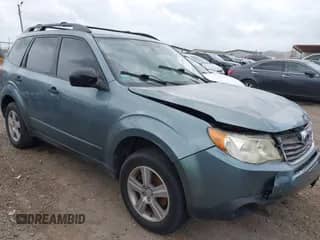 2010 Subaru Forester X z VIN JF2SH6BC4AH797238, wystawiony jako IAAI lot #42423681 z przebiegiem 133 088 mil mil oraz . Historia ofert i sprzedaży dostępna na DreamBid. Obrazek 1.